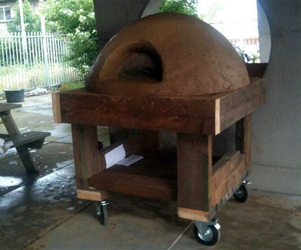 De pizzaoven staat te drogen.