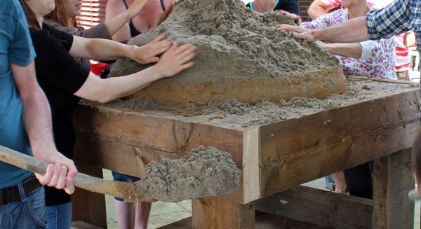 Het maken van een zandbol